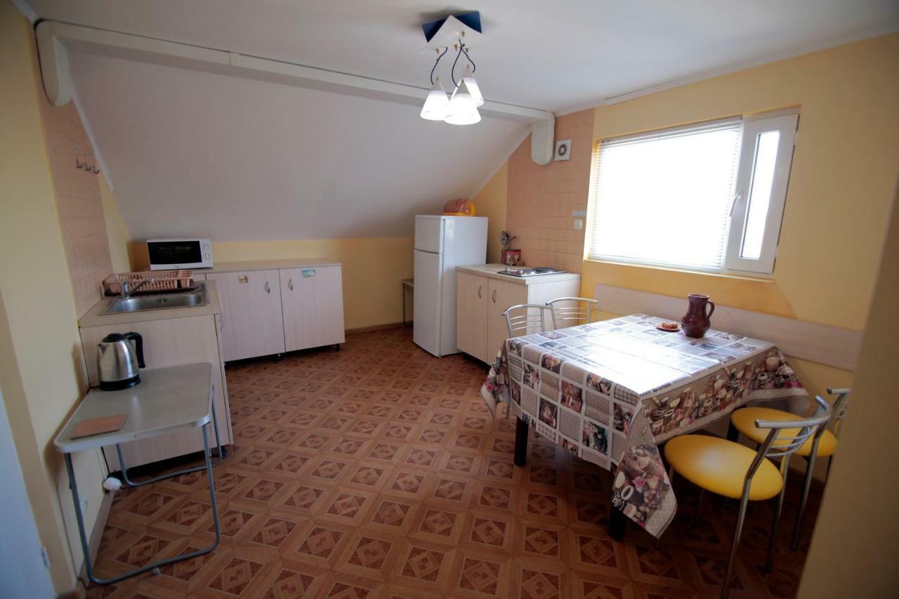Guest House Kamenny Dom 卡罗利诺-布加兹 外观 照片
